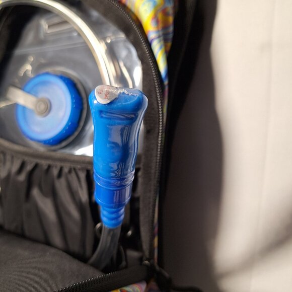 Vibedration Hydration Backpack with bladder - swirls - Used - Picture 8 of 12